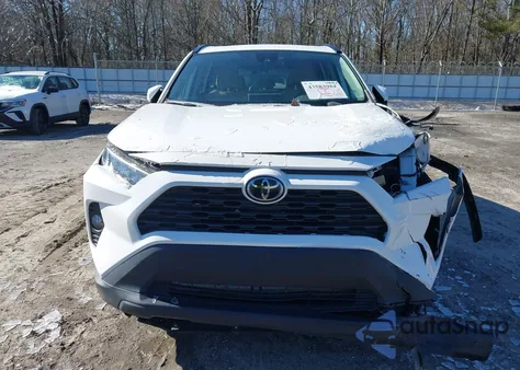 2021 Toyota Rav4 Xle z USA, uszkodzony, nr VIN 2T3W1RFV1MC160907